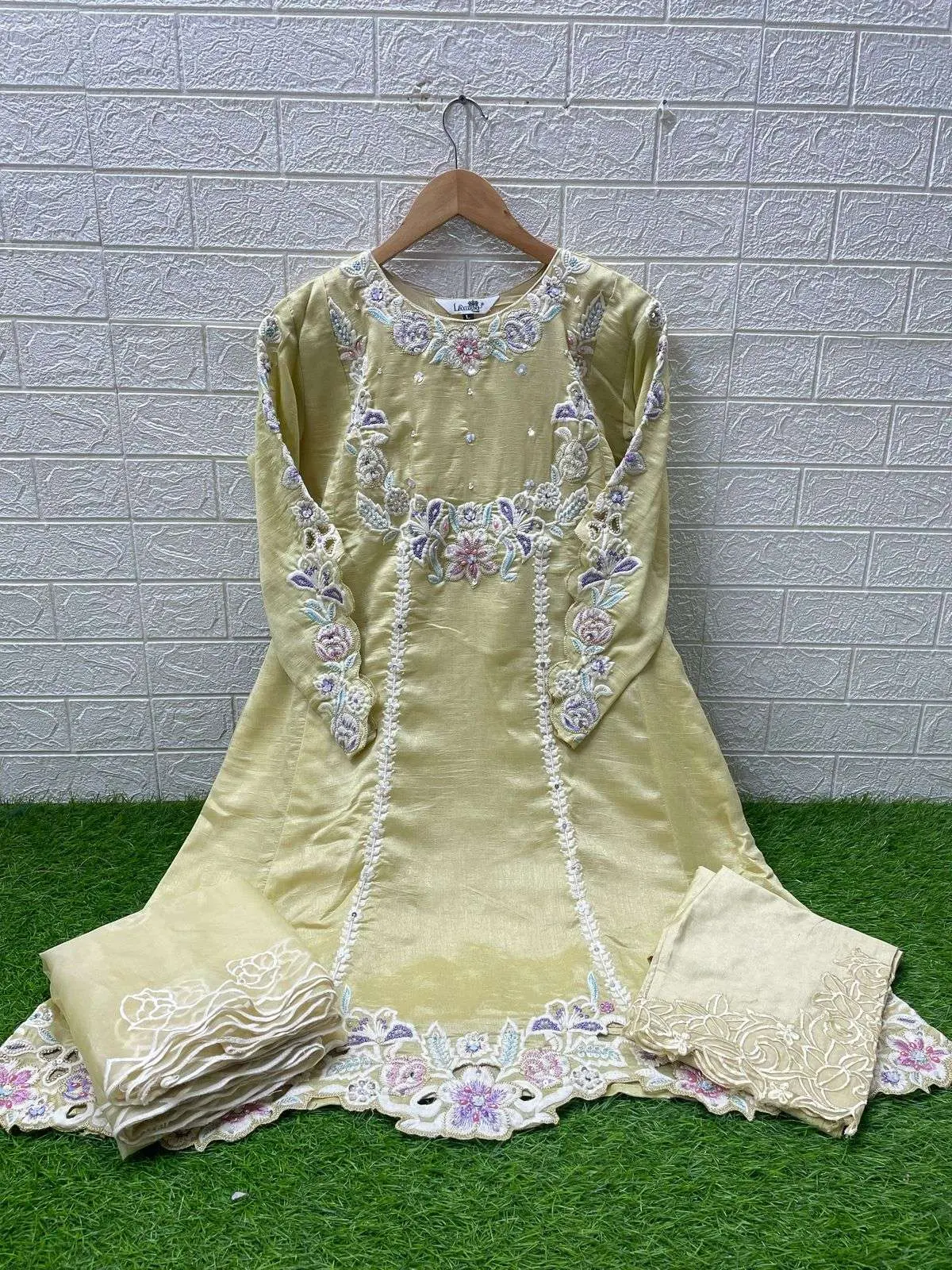 Laxuria Trendz D No 1514