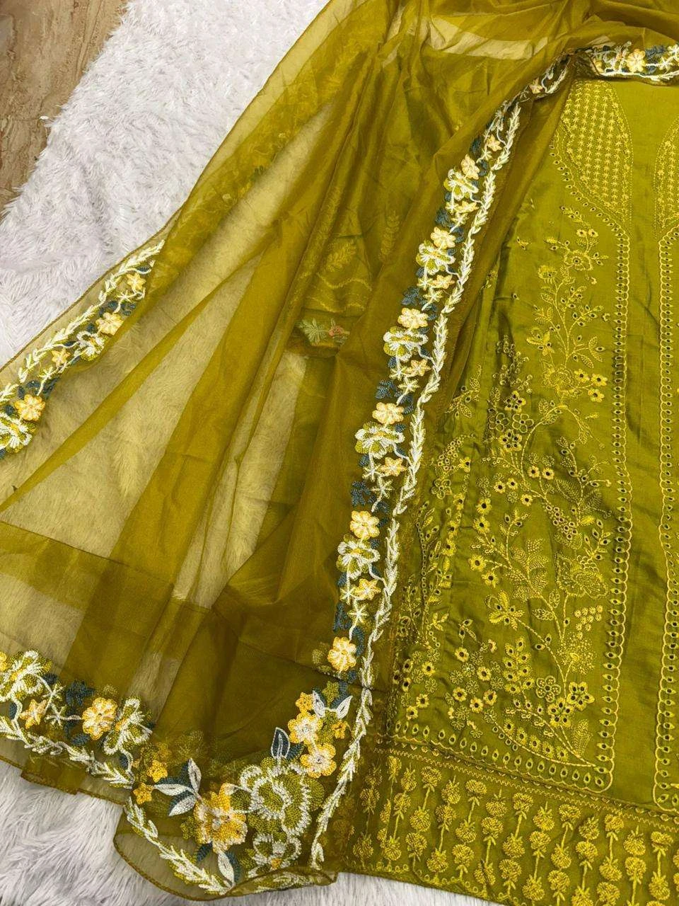 Mehboob Tex Design No - 1741 Abc